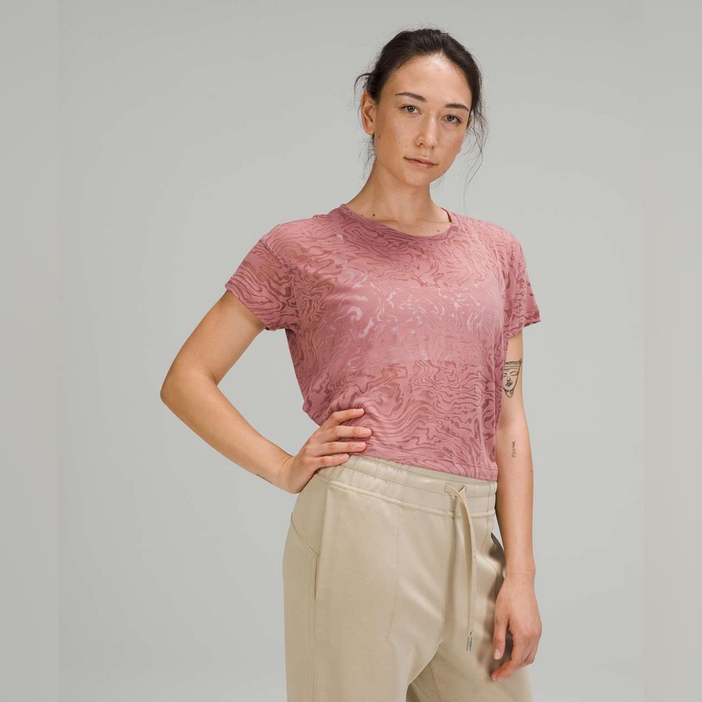 LULULEMON CATES TEE *VEIL